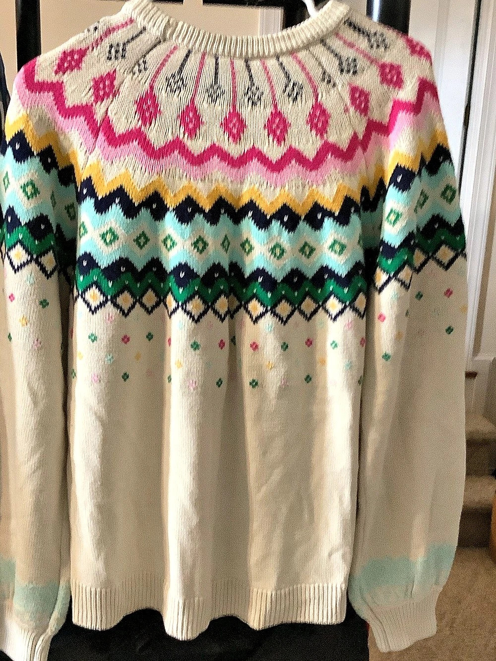 Crown & Ivy Women's Geometric Crewneck Sweater in Cream & Pink SizeLarge